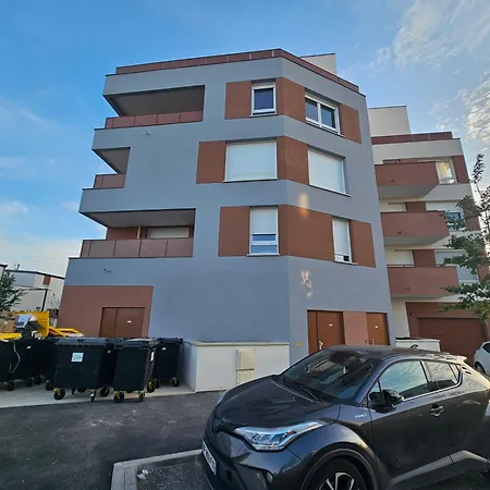 Grand 2 Pieces En * Jouy-le-Moutier