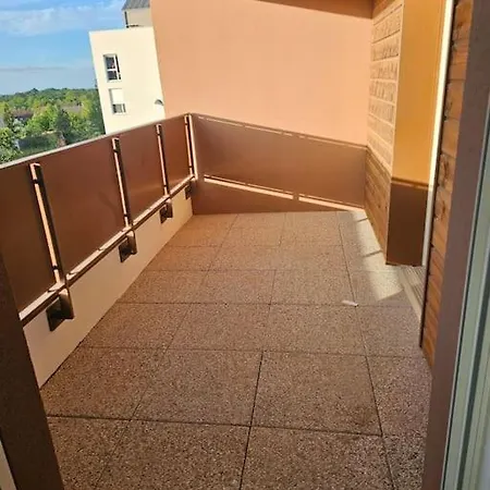 Grand 2 Pieces En Jouy-le-Moutier