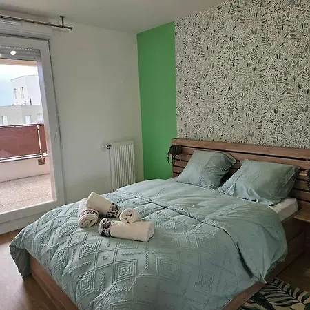 Grand 2 Pieces En * Jouy-le-Moutier