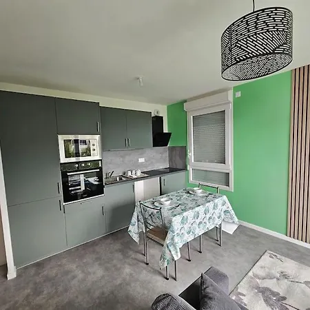 Grand 2 Pieces En Jouy-le-Moutier