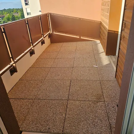 Daire Grand 2 Pieces En Jouy-le-Moutier