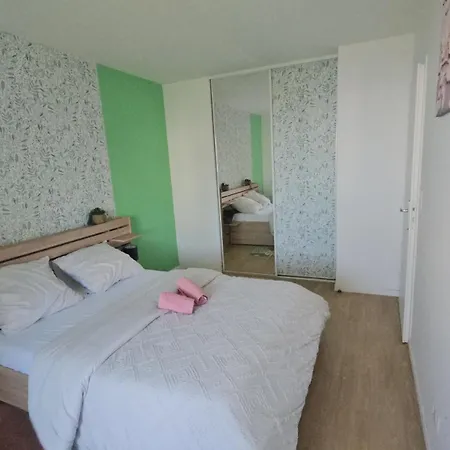 Grand 2 Pieces En Jouy-le-Moutier